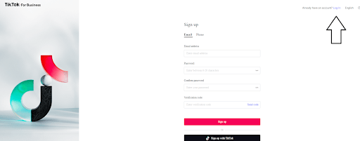 In het nieuwe venster wat opende druk je rechtsboven op login, Log hier in met je TikTok account.